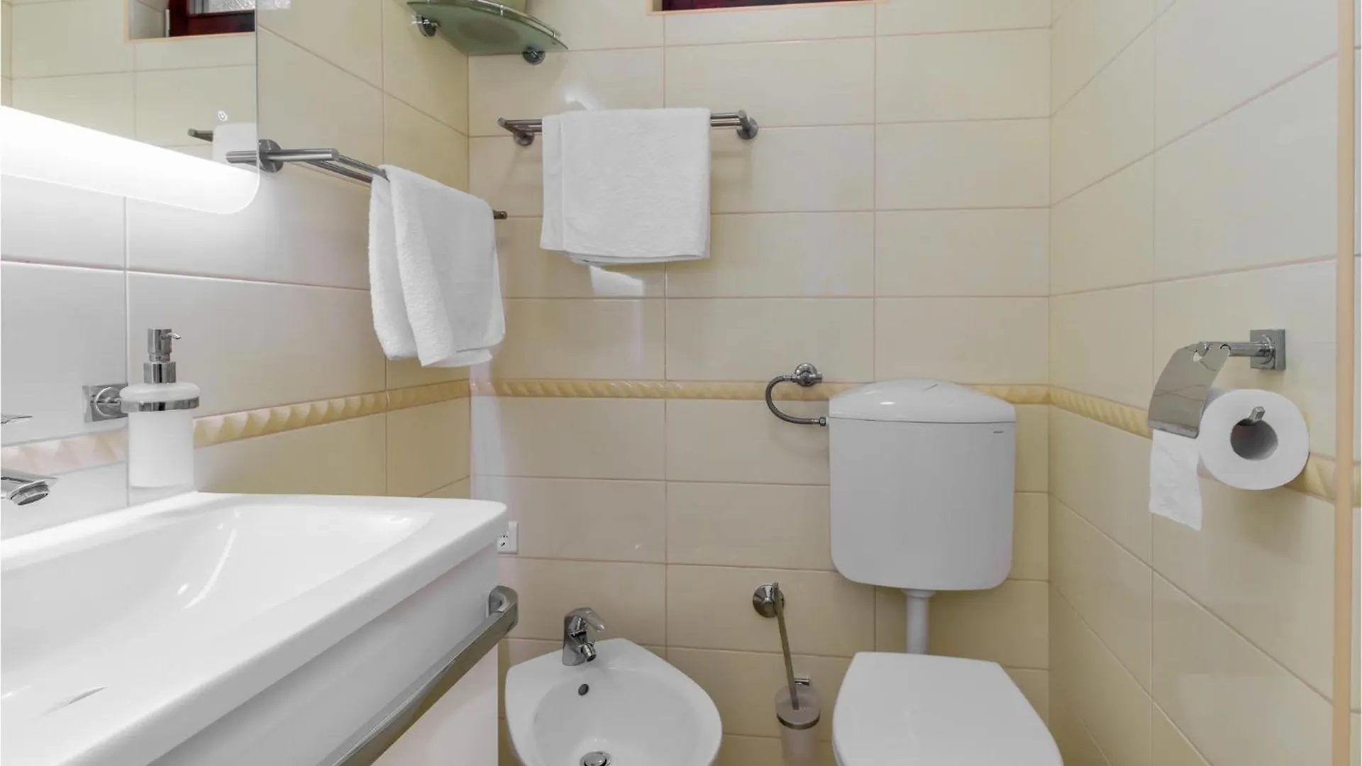 Apartment Marta - Whole House, Right By The Sea Novi Vinodolski 0*,  Croatia