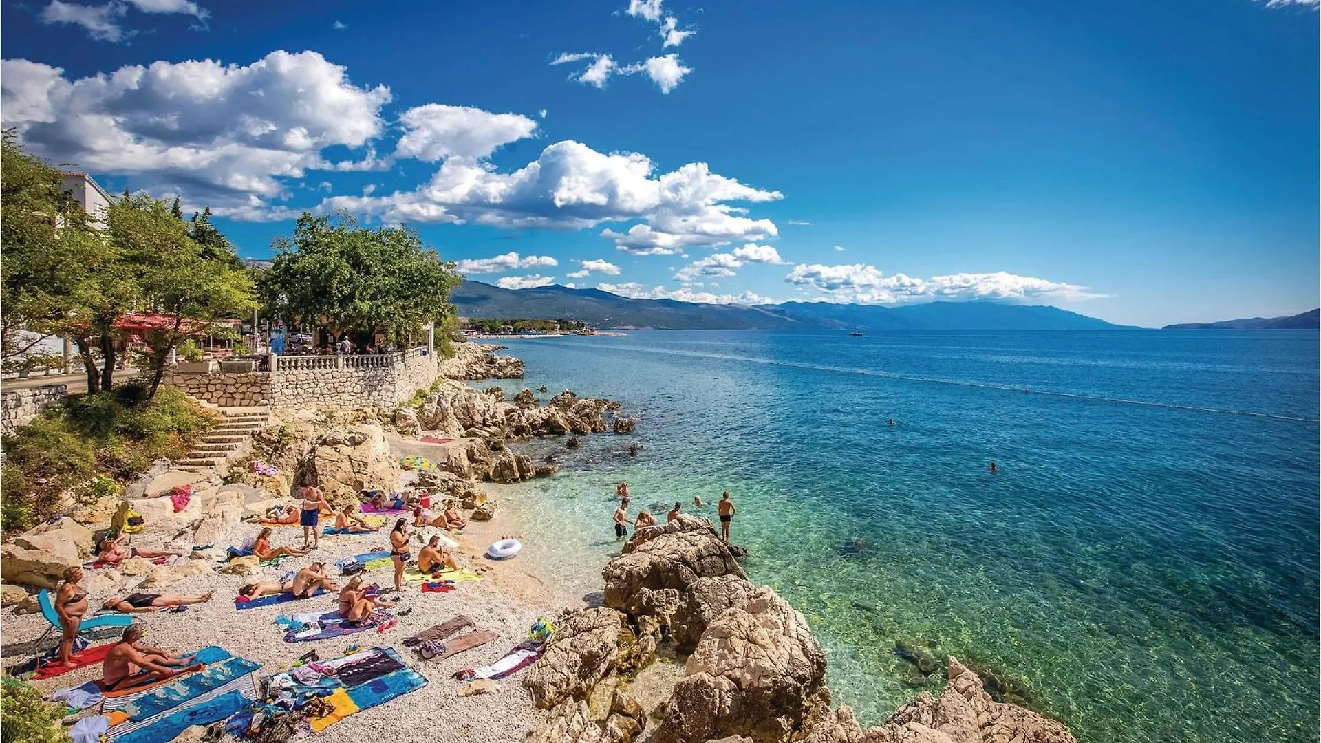 Apartment Marta - Whole House, Right By The Sea Novi Vinodolski